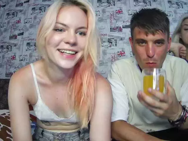 DivineTrio on BongaCams 