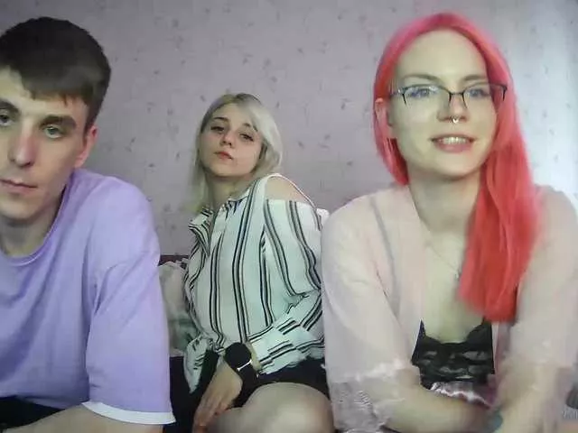 DivineTrio on BongaCams 