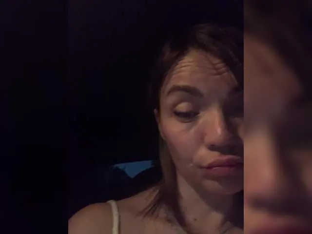 Ella-Pearlie — Freechat on BongaCams
