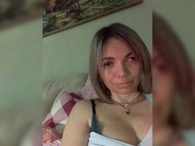 Ella-Pearlie on BongaCams 