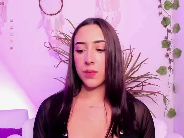 Emylopez on BongaCams