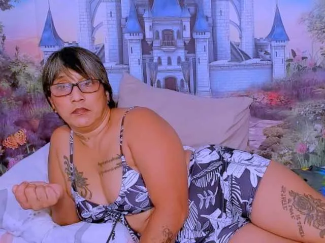 indianroxy on BongaCams 