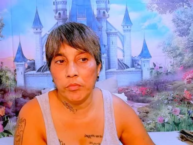 indianroxy on BongaCams 