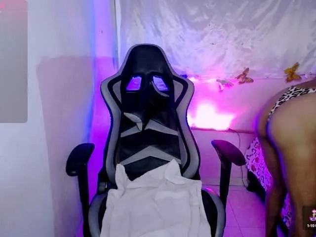 ninatinydoll — me exicita es que sea caliente y divertido para poder empenzar para calentarno y mas que todo para ver las pollas smart and caring men