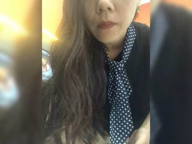 popil-00 on BongaCams 