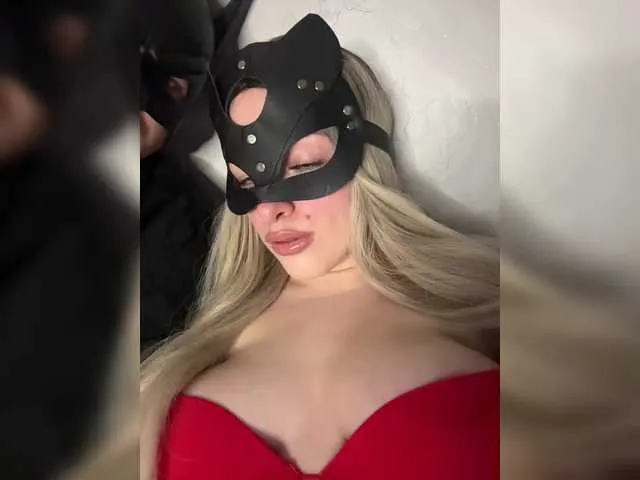 Rabbits17 on BongaCams 