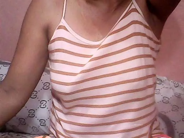 Yummyasian22 on BongaCams 