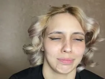 alonatempler — Goal:(  sexy dance   )Hello guys ^my name is  Lisa  Welcome to my room ^ #new  #shy #natural #18 #bigboobs [24 tokens remaining]