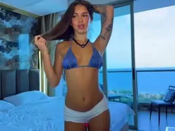 Freechat canikissyou_ on Chaturbate