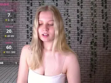 emiliaduchess — bare back [101 tokens left] #new #teen #bigboobs #lovense #blonde