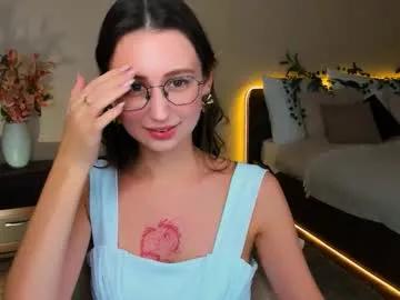 yourlovelystoryy on Chaturbate