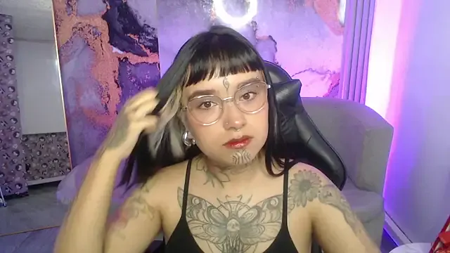 alana18_v on StripChat 
