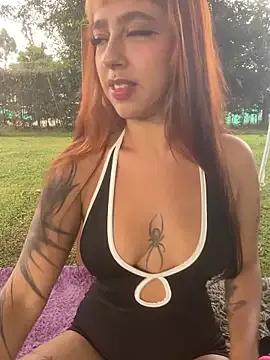 AliceMrtnz — Get naked and masturbate