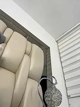 ALISSON_FOXXX1 — plug anal + spanks hard