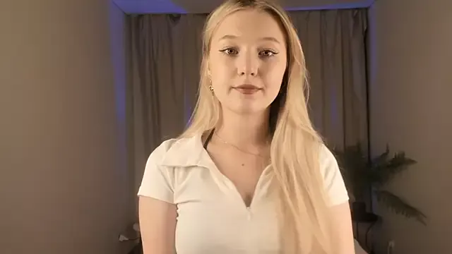ArianeAumich on StripChat 