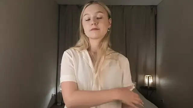 ArianeAumich on StripChat 