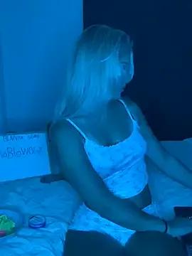 Bellablows on StripChat 