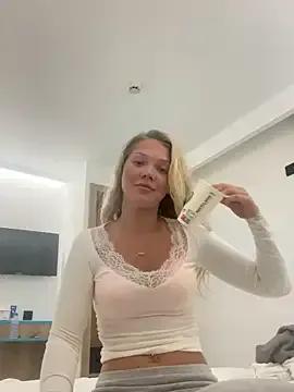 Bellablows on StripChat 