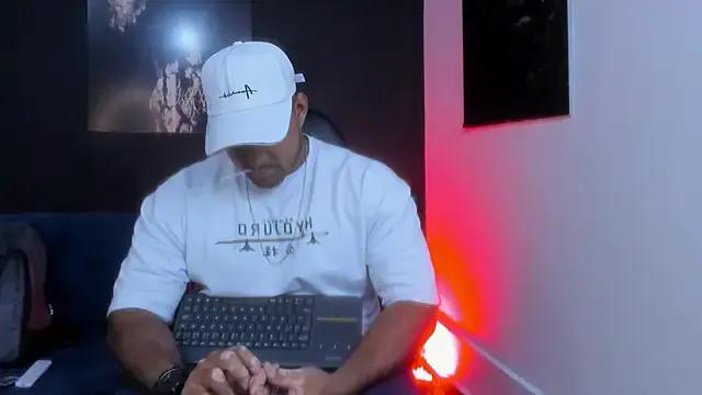 StripChat Big_furry_bear13 is Freechat Big_furry_bear13 — ALL NAKED and OIL UP