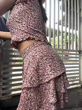 BigAssBee — 30 public ass slapping belt