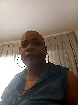 BUSTY_QUEEEN — PLEASE DADDYS HELP ME PAY MY BOYS SCHOOL