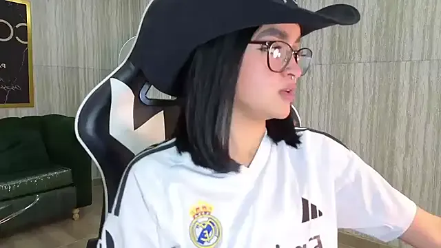 clementine_t — Wet hair + slap titsx2