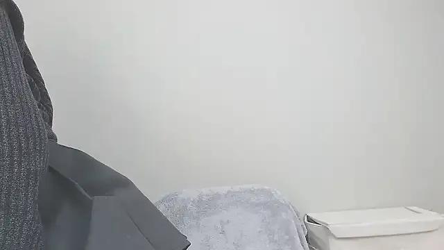 CocoaMilk18 on StripChat