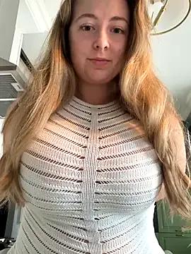 Private curvyflawless on StripChat