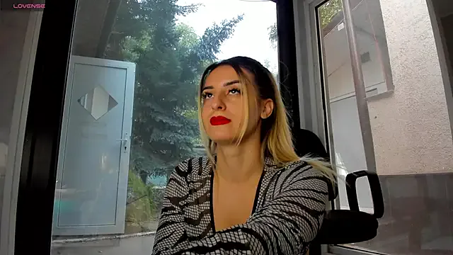 Ella_Vee — Make me cum #bigass #bigboobs #squirt