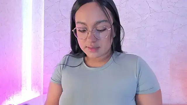 ellamontoya on StripChat 