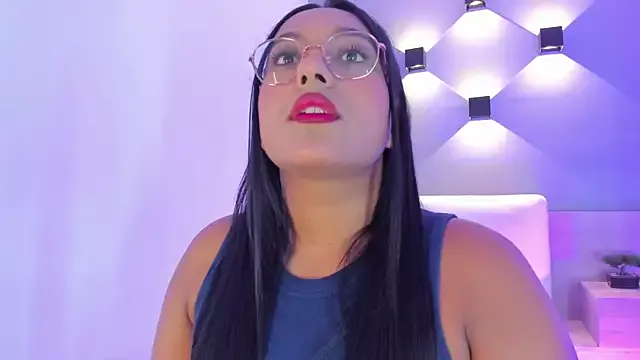 ellamontoya on StripChat 