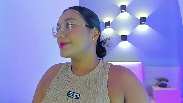 ellamontoya on StripChat 