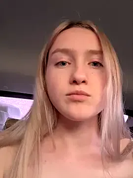 EmilyMood — take off top play with nipples