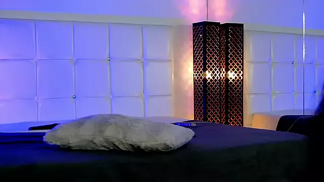 EmmaBlanco on StripChat 