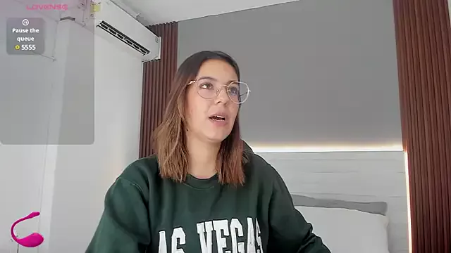 Emmy_Meadows on StripChat 