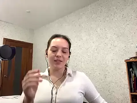 EmmyMoreln on StripChat