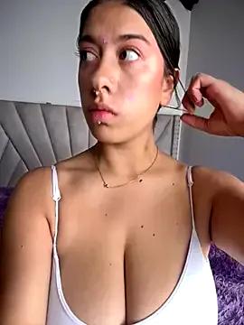 Enyeld_ruru on StripChat 