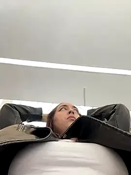 Holly_Play on StripChat 