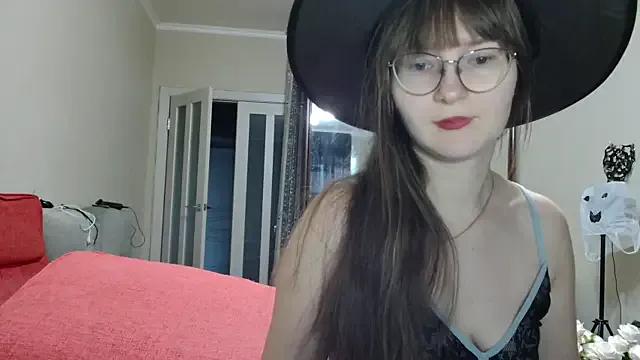 StripChat KiraGoldens is Freechat KiraGoldens — open pussy