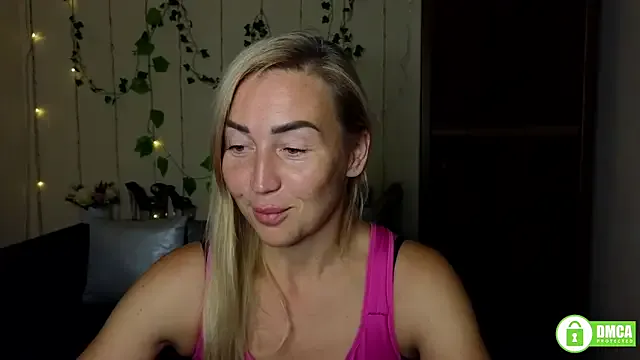 Kiss_julli88I on StripChat 