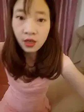littleqiu on StripChat 