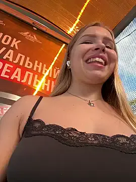 Liza_risky — TAKE OFF PANTIES+SPREAD LEGS IN THE BUS