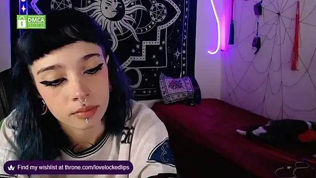 lovelockedlips on StripChat