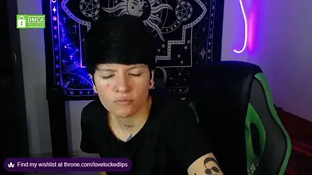 lovelockedlips on StripChat