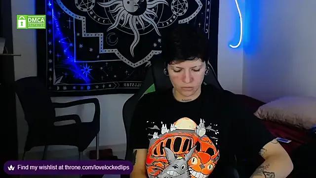 lovelockedlips on StripChat