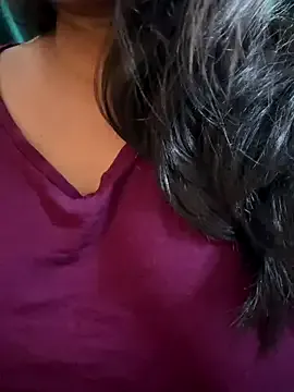 Maggi-is-back on StripChat 