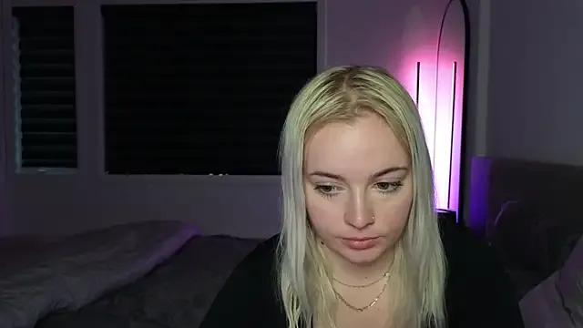 margot_robbie7 on StripChat