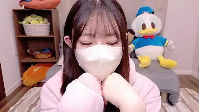 MOEMOE-Q on StripChat