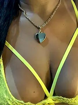 NatashaAzura on StripChat 