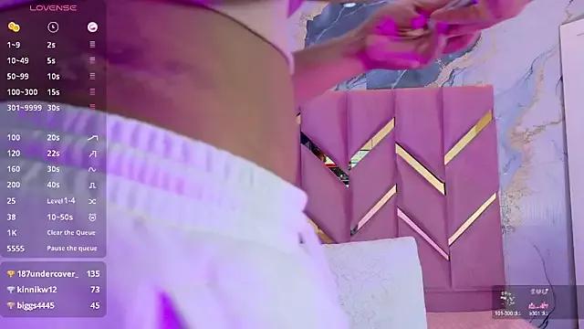 naughty_ebonyy on StripChat